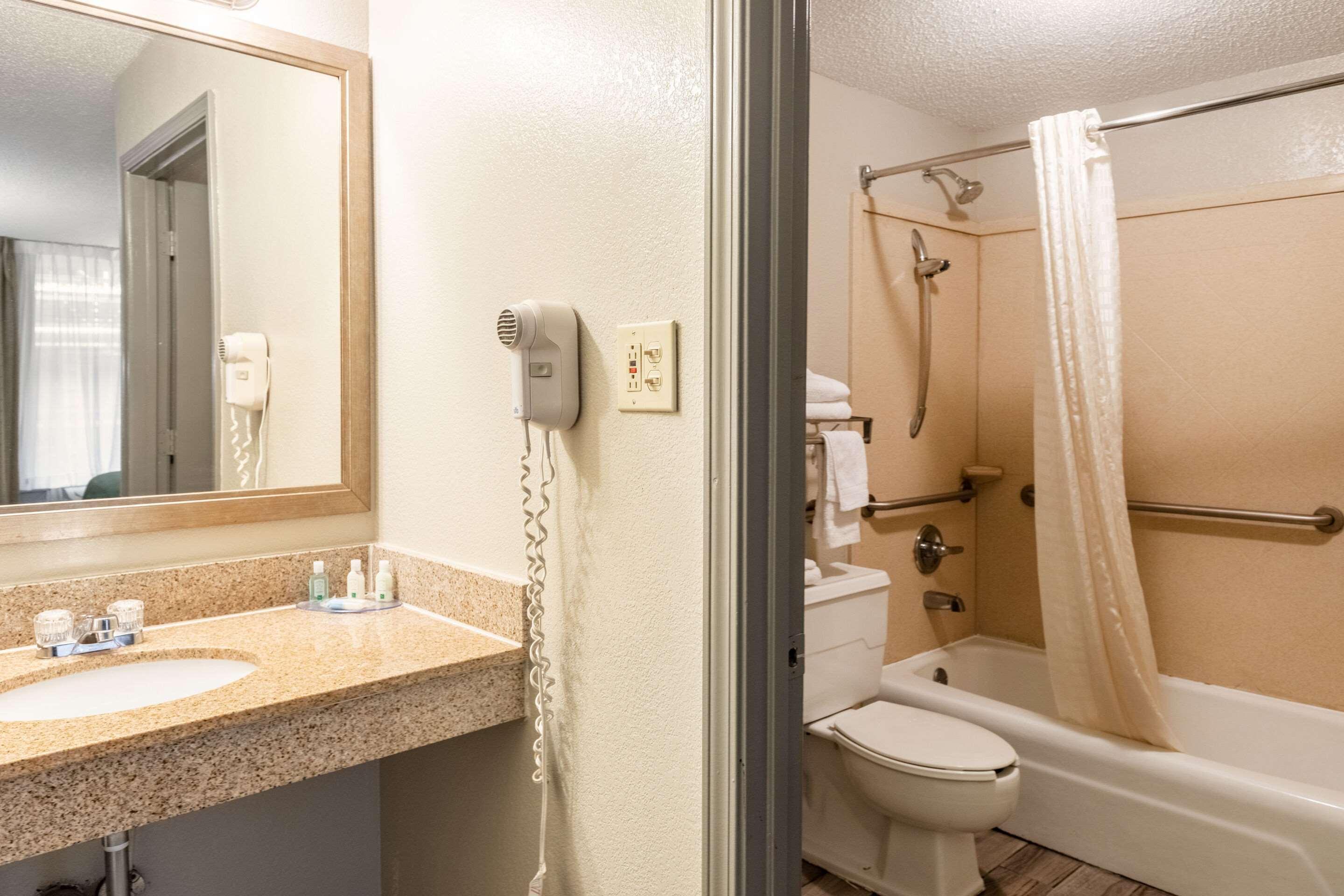 Quality Inn Newport Exterior foto
